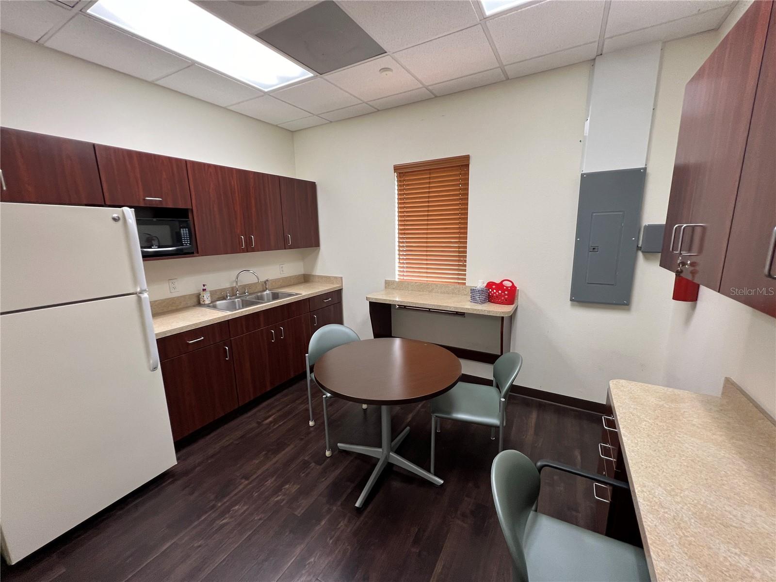 EICHENFELD OAKS MEDICAL CENTER - Commercial Lease