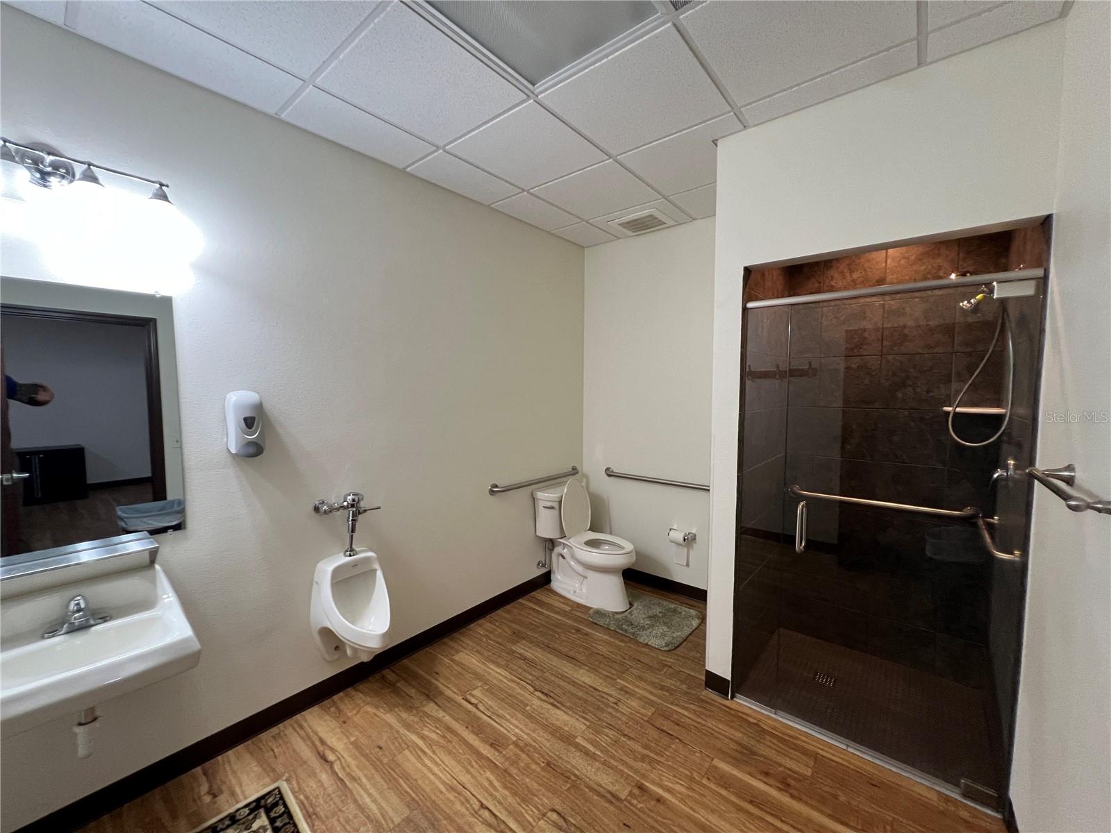 EICHENFELD OAKS MEDICAL CENTER - Commercial Lease