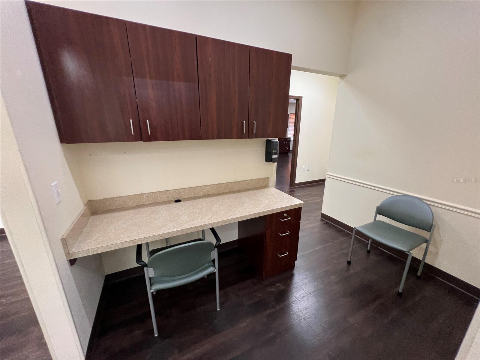 EICHENFELD OAKS MEDICAL CENTER - Commercial Lease