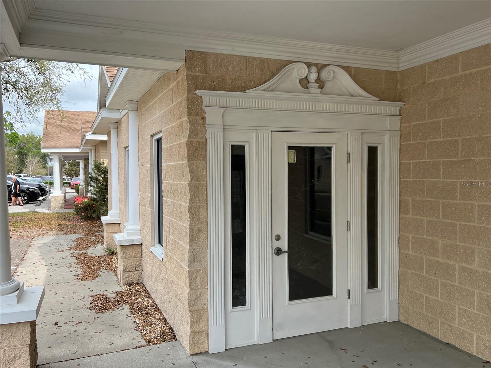 EICHENFELD OAKS MEDICAL CENTER - Commercial Lease