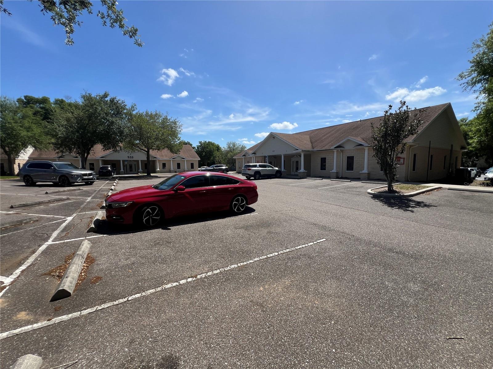 EICHENFELD OAKS MEDICAL CENTER - Commercial Lease