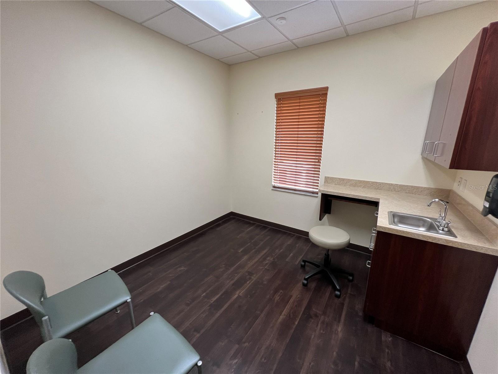 EICHENFELD OAKS MEDICAL CENTER - Commercial Lease