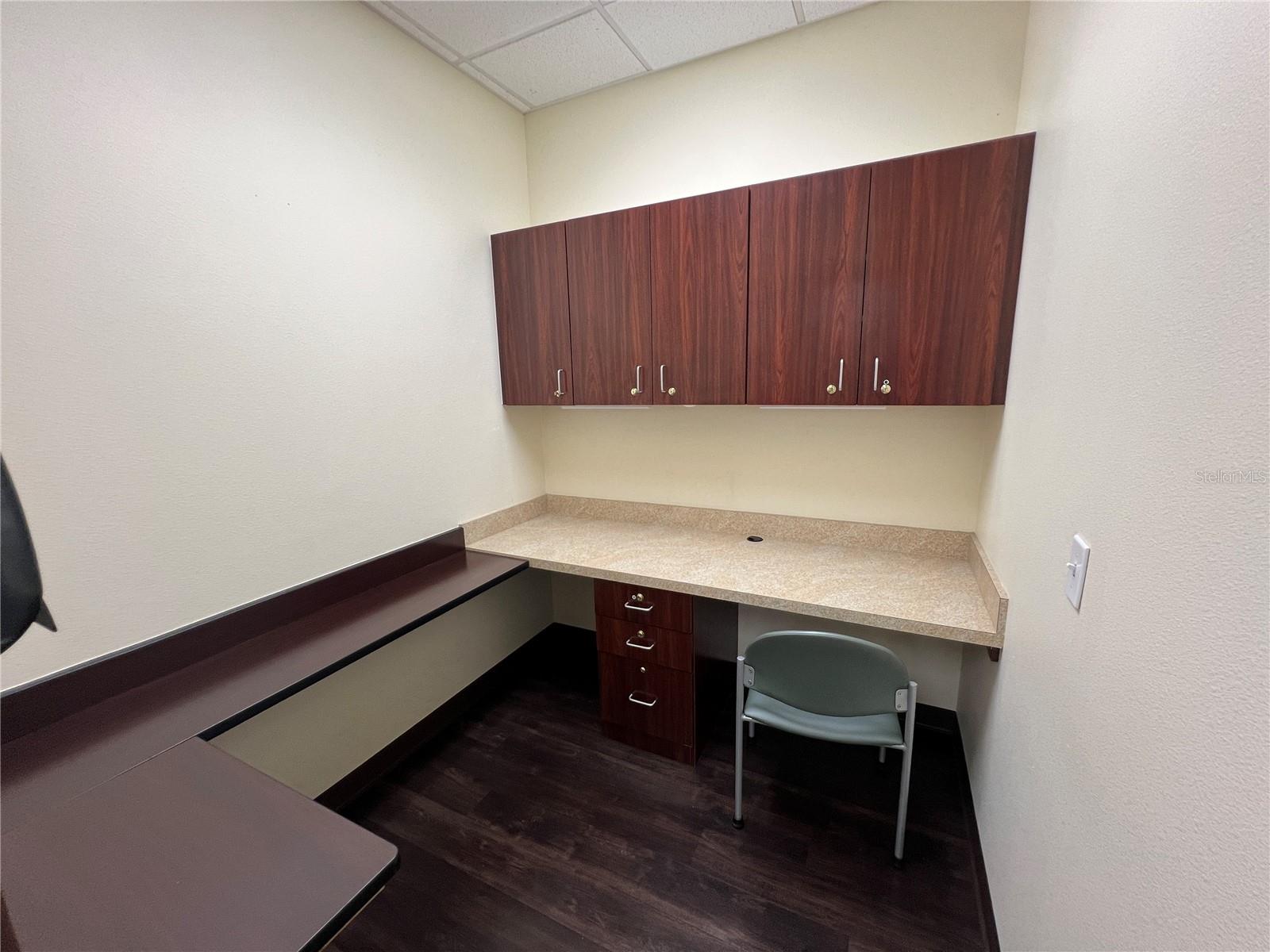 EICHENFELD OAKS MEDICAL CENTER - Commercial Lease