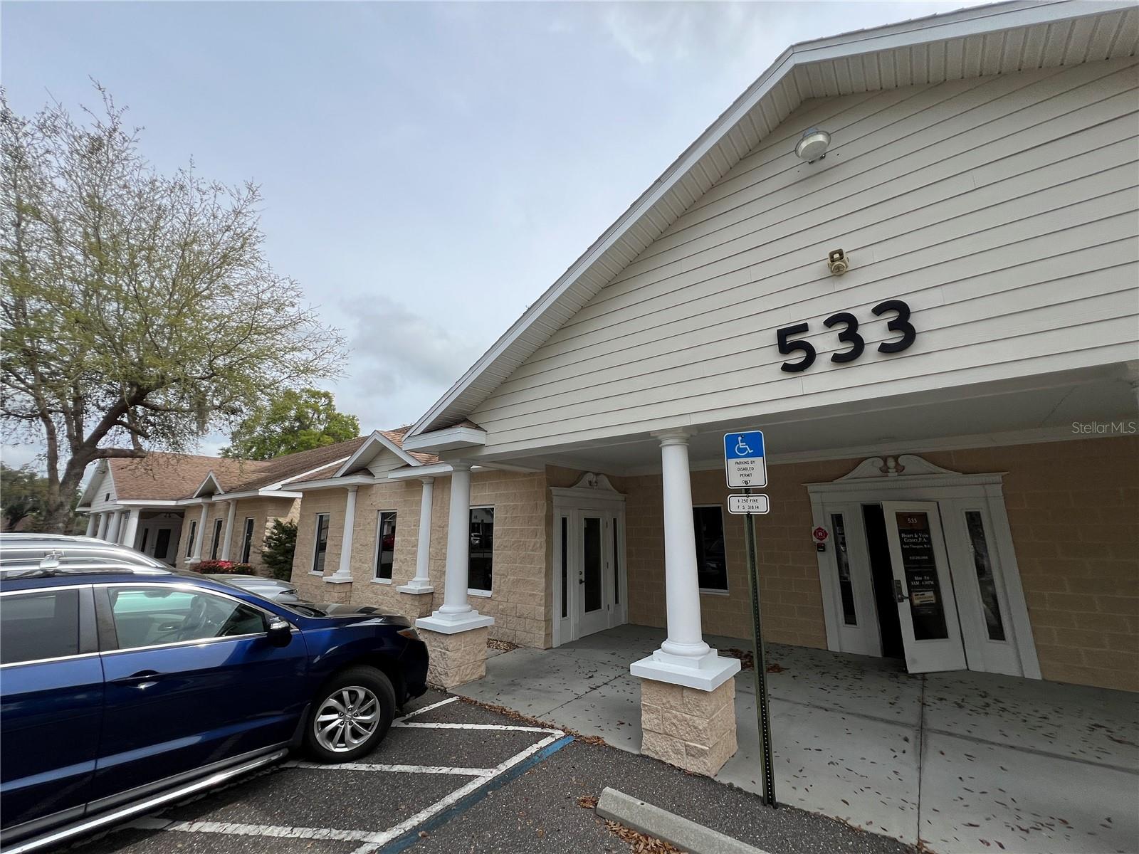 EICHENFELD OAKS MEDICAL CENTER - Commercial Lease