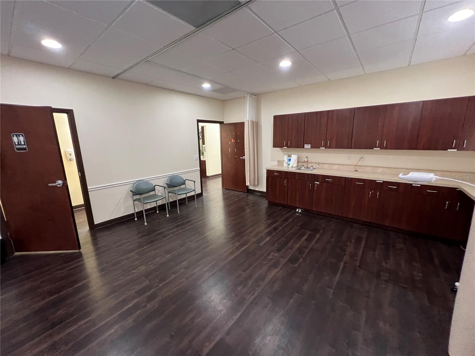 EICHENFELD OAKS MEDICAL CENTER - Commercial Lease