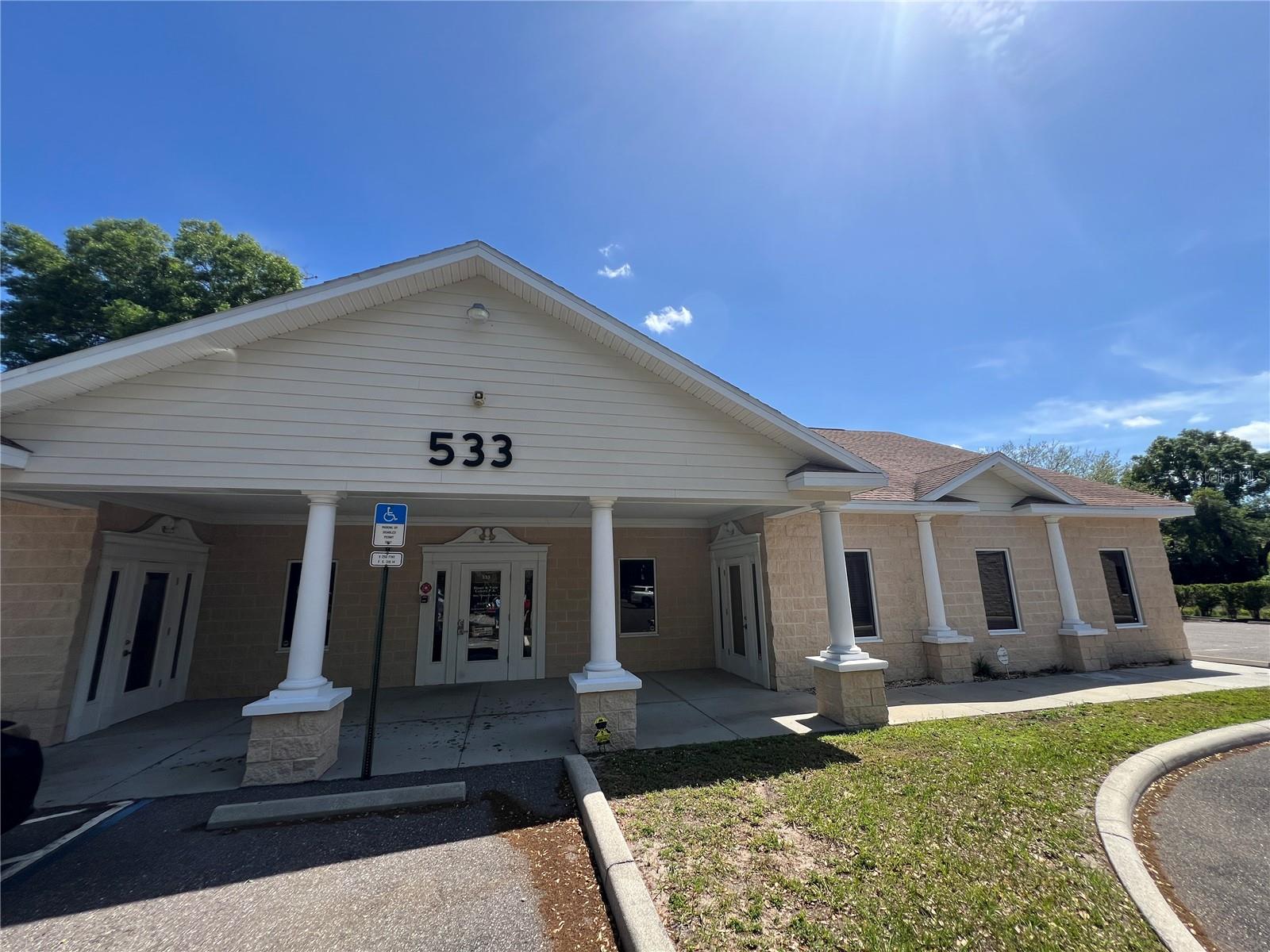 EICHENFELD OAKS MEDICAL CENTER - Commercial Lease