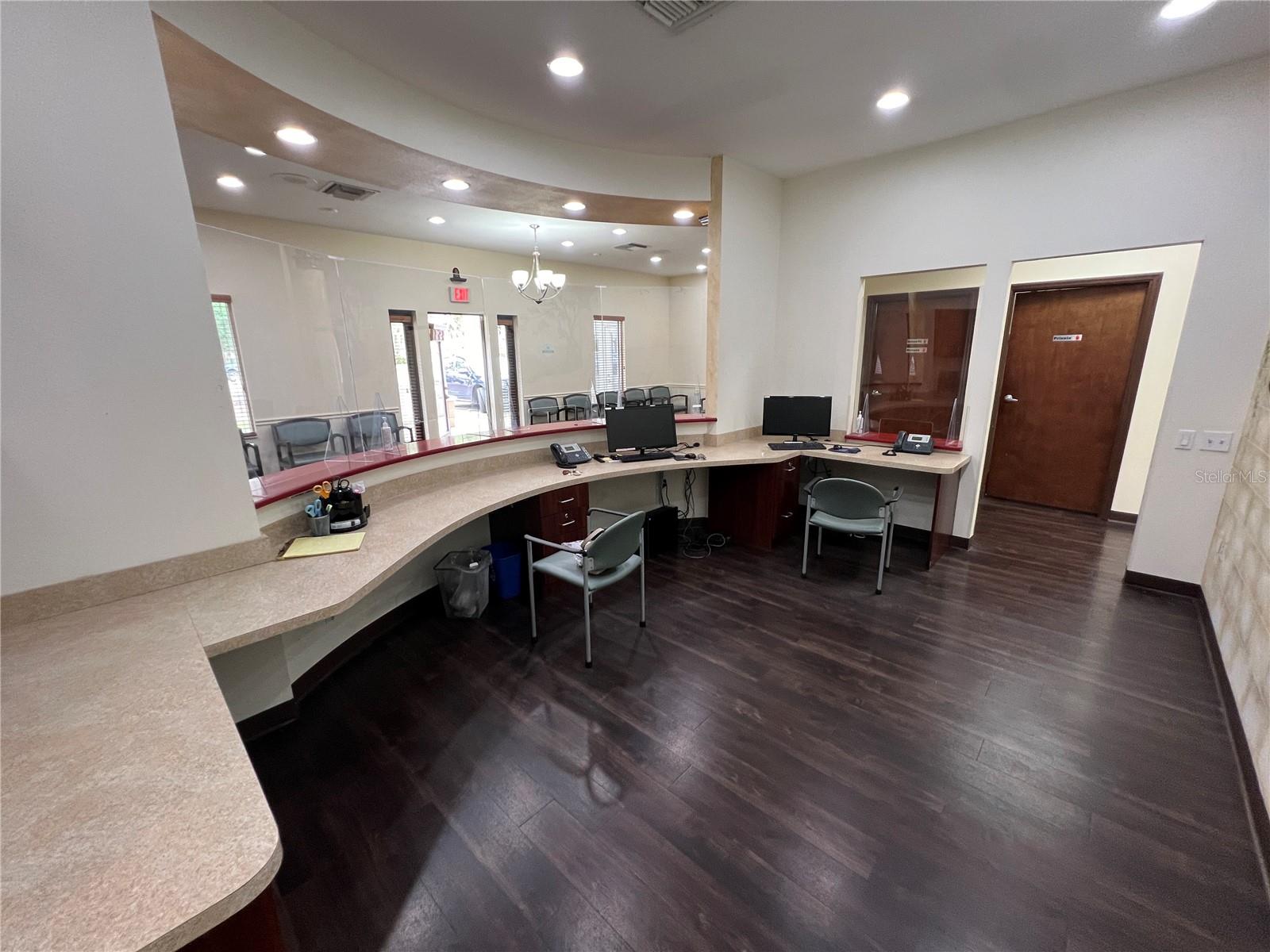 EICHENFELD OAKS MEDICAL CENTER - Commercial Lease