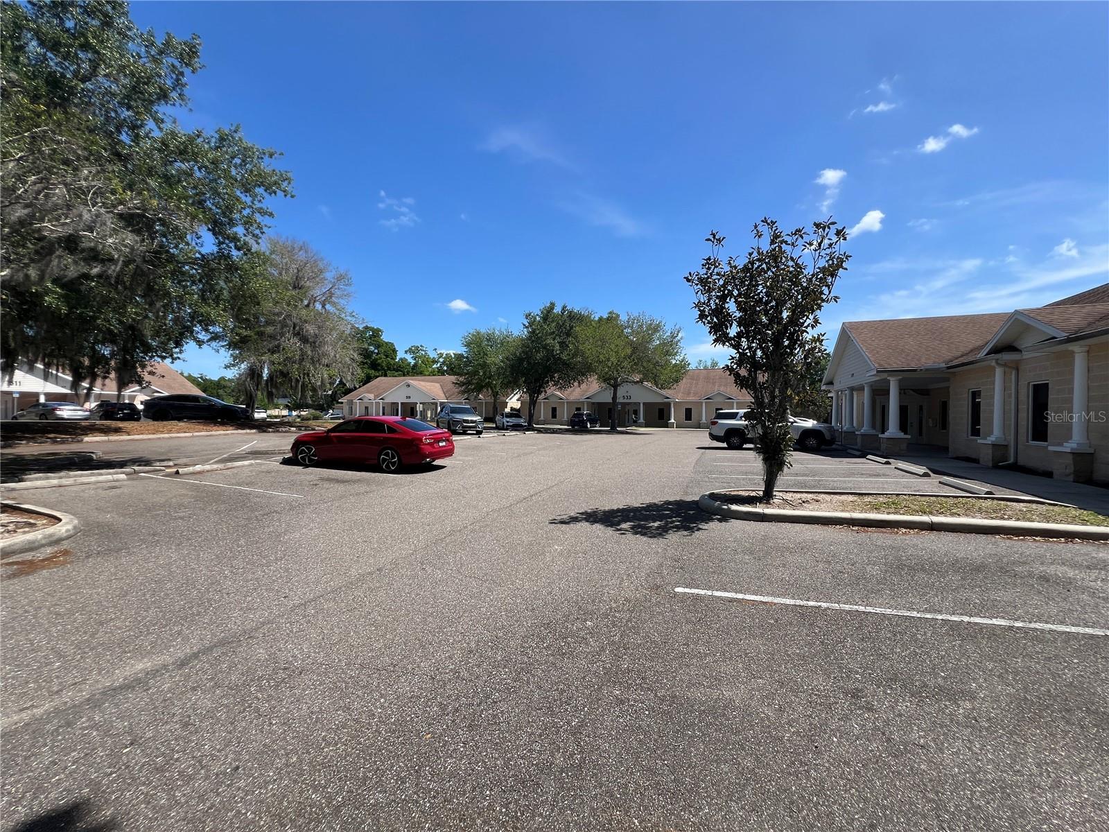 EICHENFELD OAKS MEDICAL CENTER - Commercial Lease