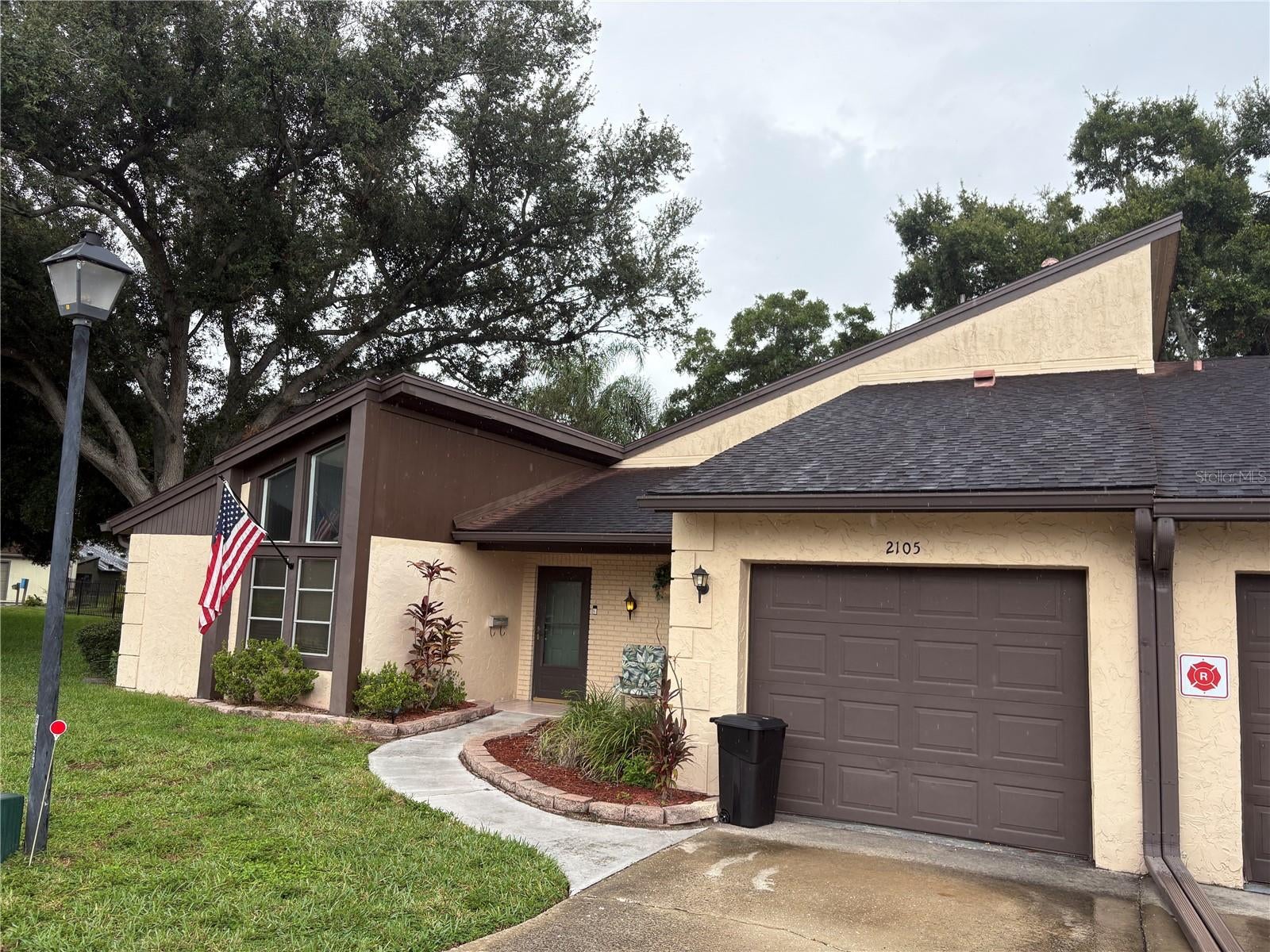 2101 SUNSET POINT ROAD 2105
