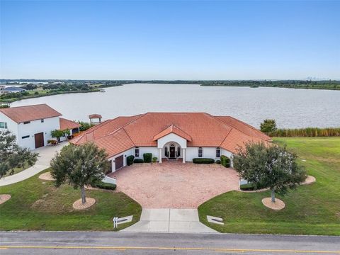 Photo of 3215 Gulf City Road, Ruskin, FL 33570 (MLS # TB8429656)