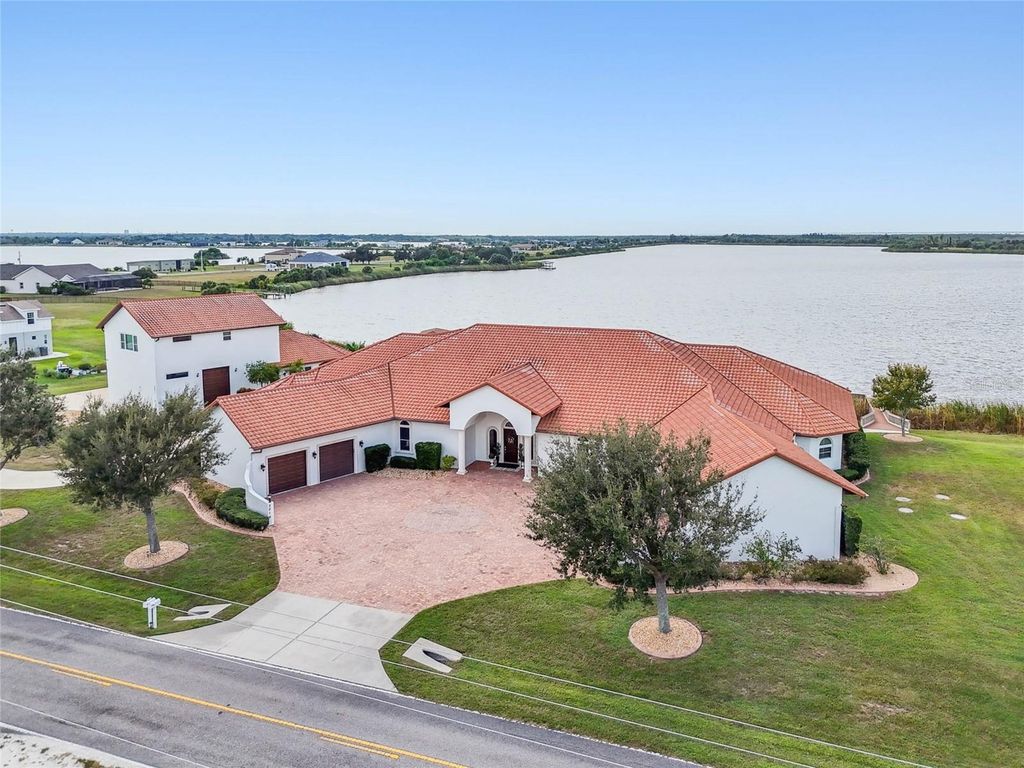 Photo of 3215 Gulf City Road, Ruskin, FL 33570 (MLS # TB8429656)