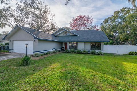 A home in WINTER HAVEN