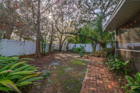 A home in WINTER HAVEN