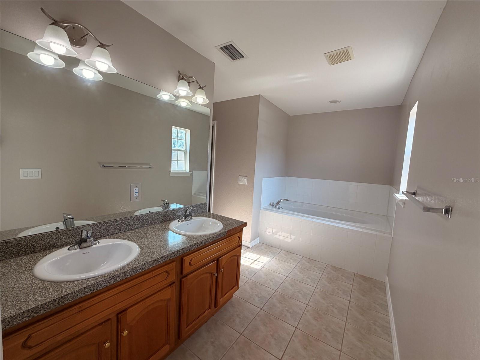 SAVANNAH ESTATES - Residential