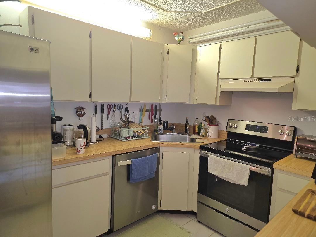 PINE RIDGE AT LAKE TARPON VILLAGE - Residential Lease