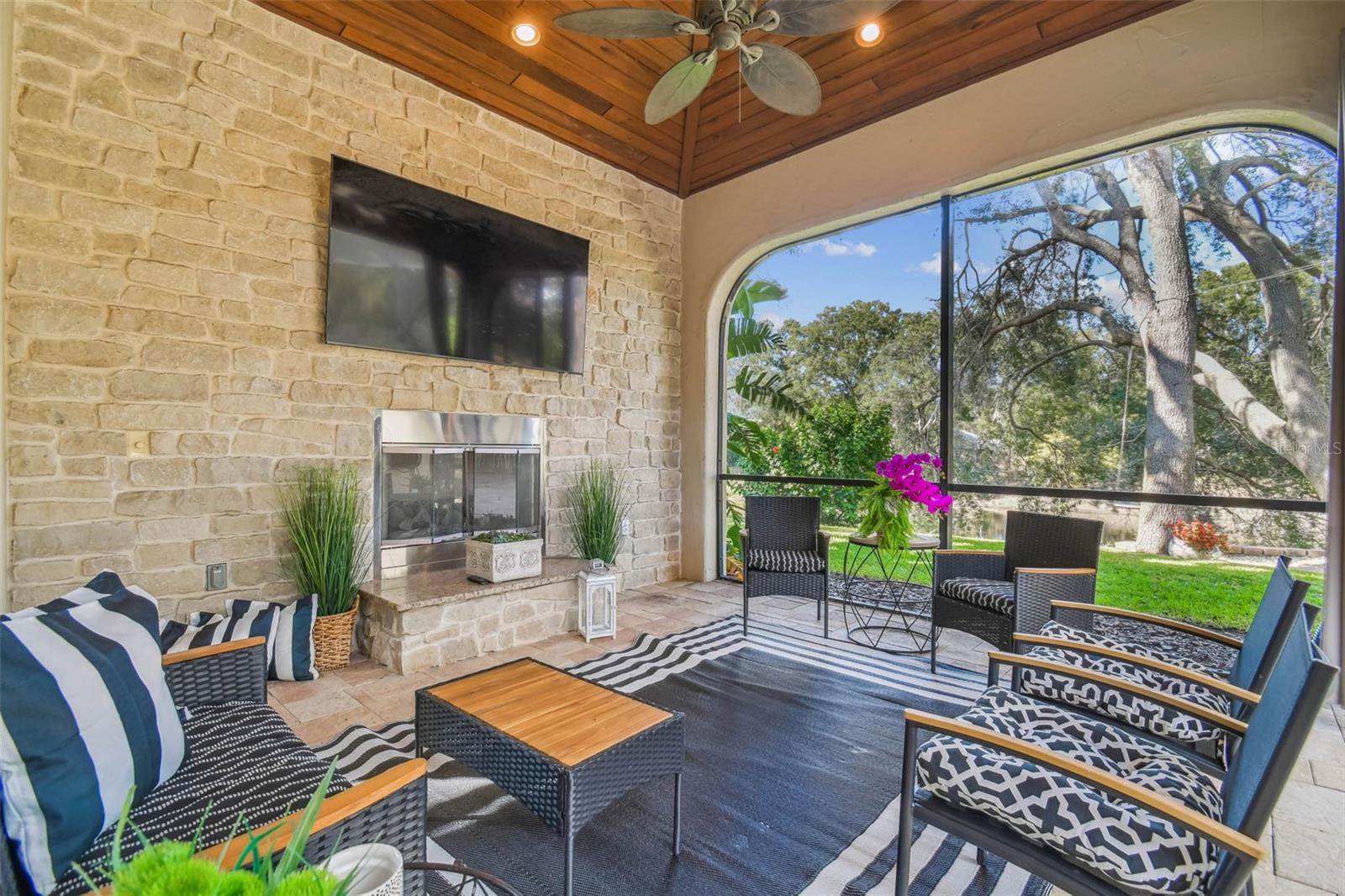 BELLA VISTA - Residential