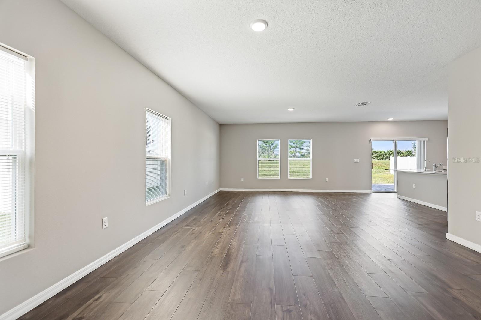 TRIPLE CRK VILLAGE M-1 - Residential Lease