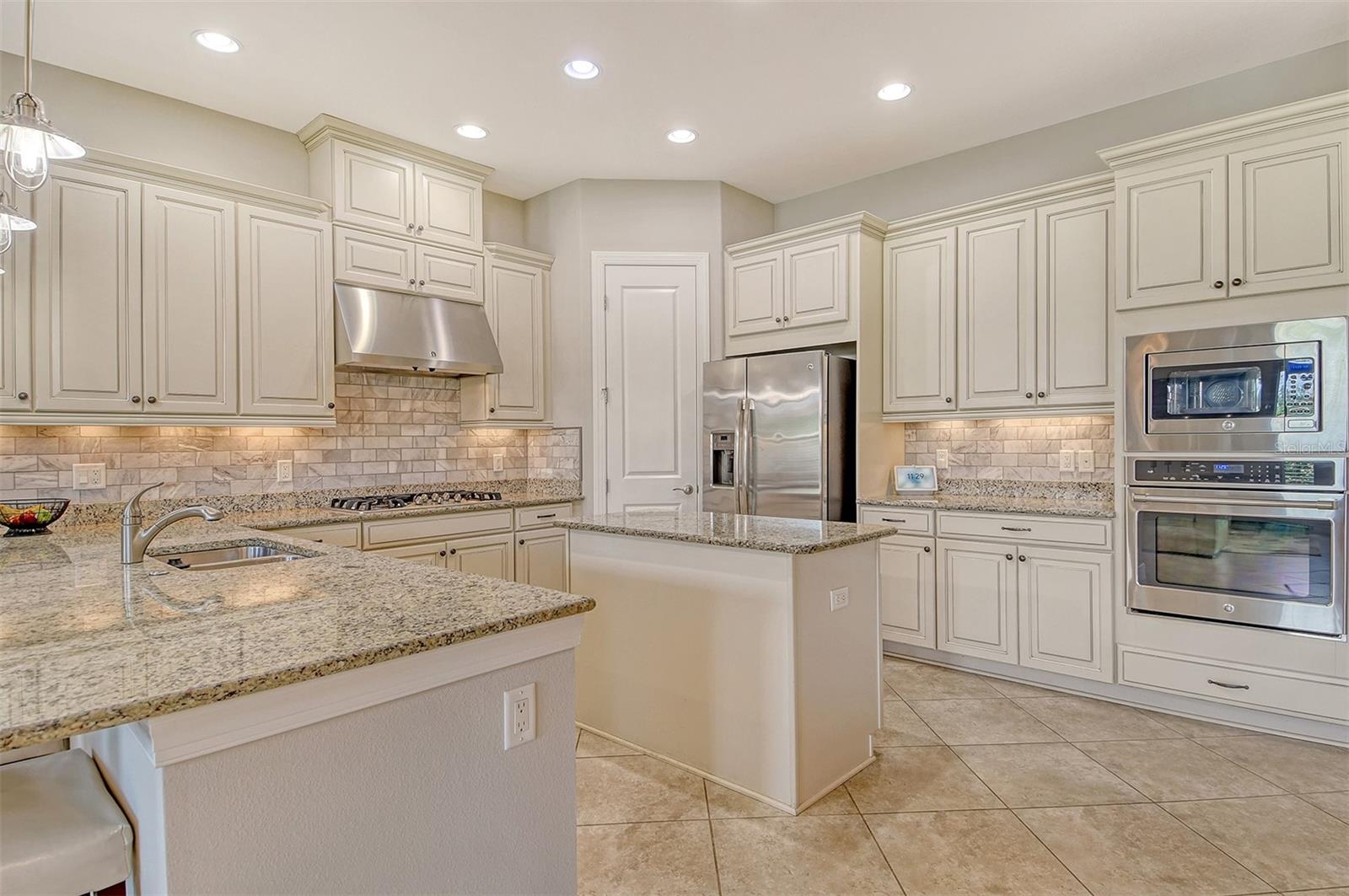 ESPLANADE PH III SUBPHASES E, G & H - Residential Lease