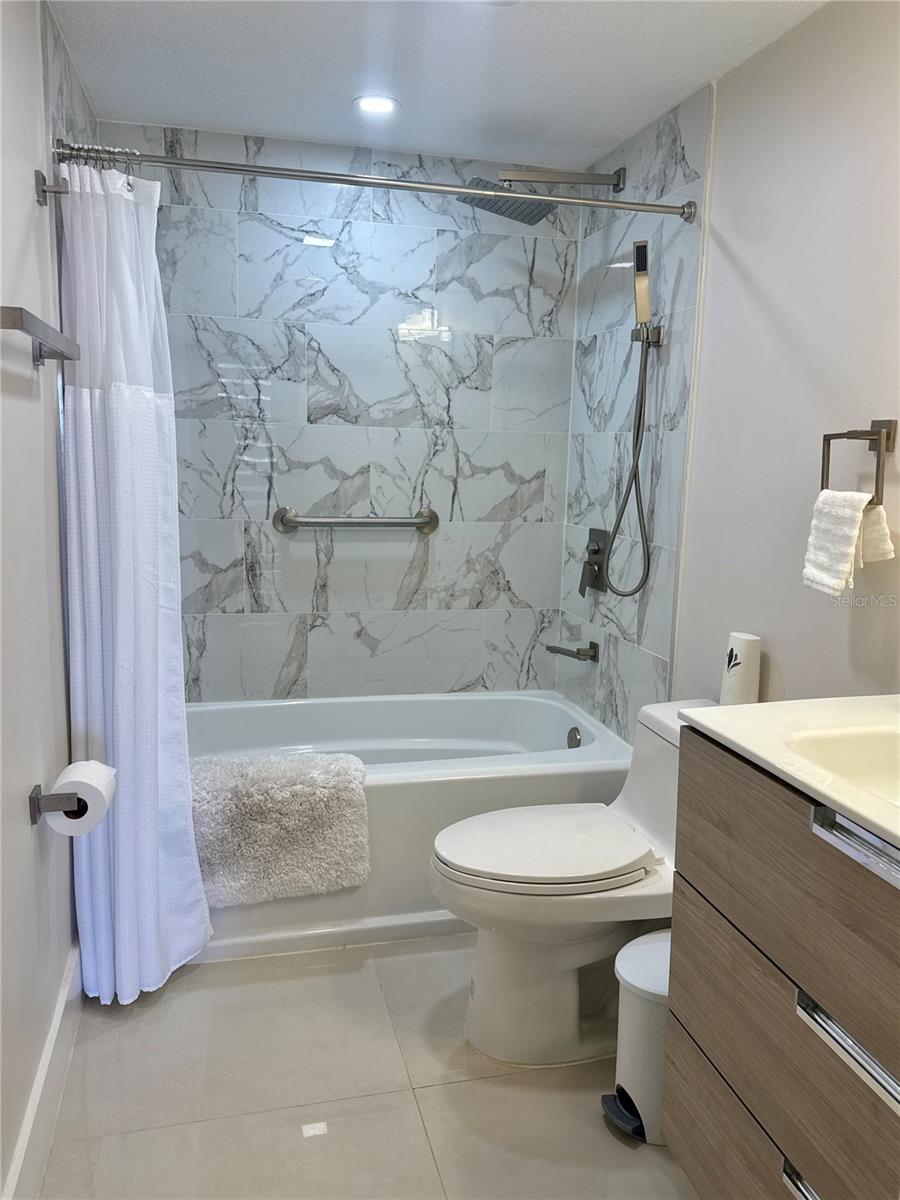 OCEAN RITZ CONDO UNIT 01 - Residential