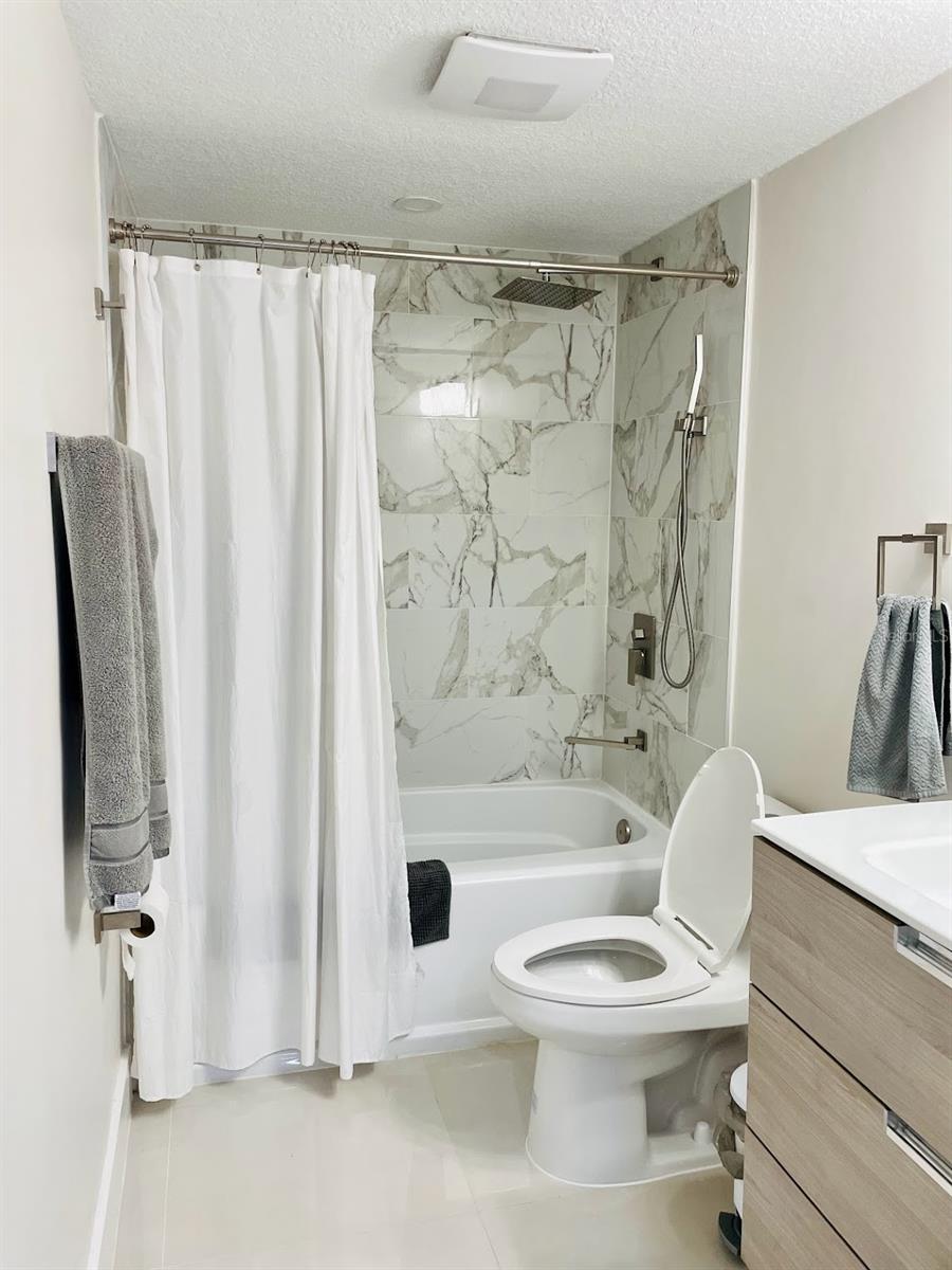 OCEAN RITZ CONDO UNIT 01 - Residential