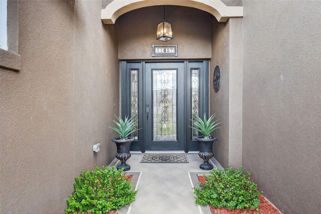 Photo of 11637 Lake Drive, Leesburg, FL 34788 (MLS # G5110362)