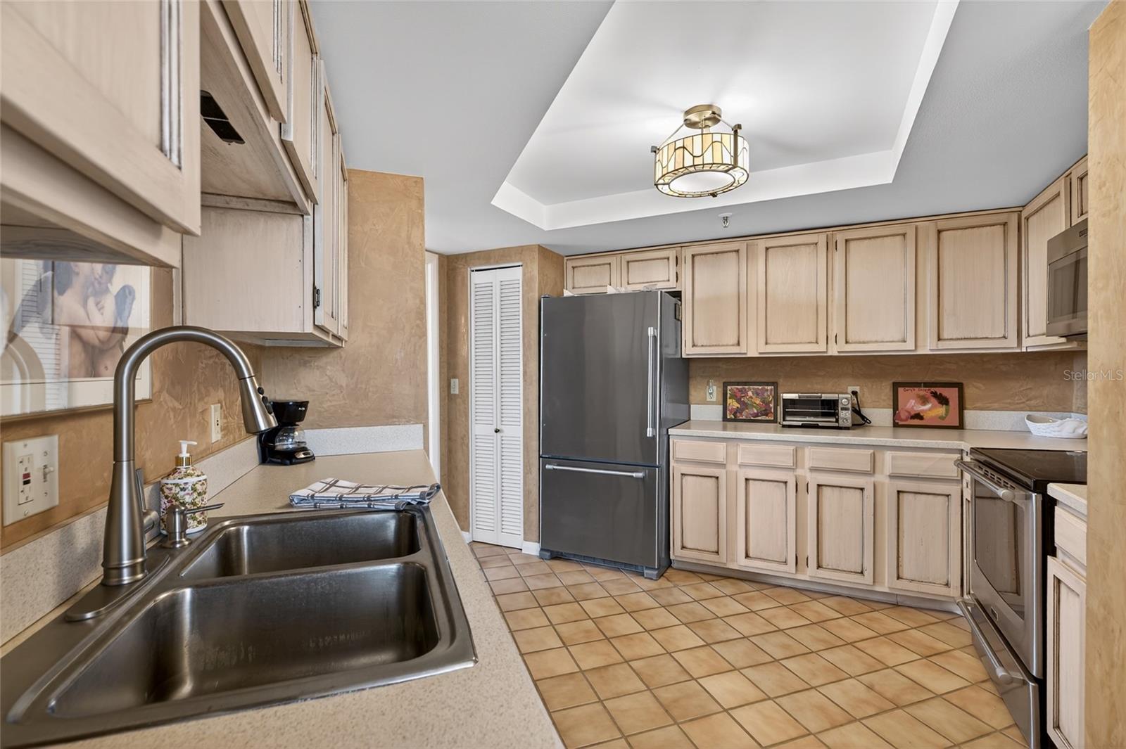 PELICAN BAY YACHT CLUB CONDO BLDG A - Residential