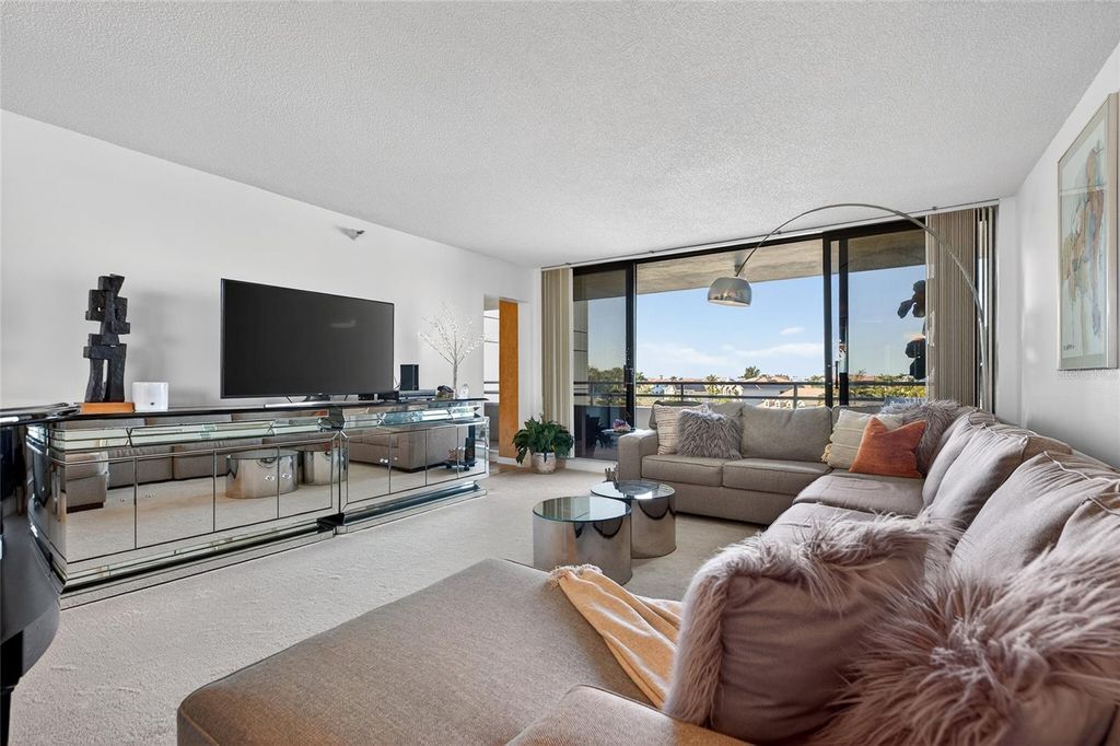 Photo of 5950 Pelican Bay Plaza S #406, Gulfport, FL 33707 (MLS # TB8462955)