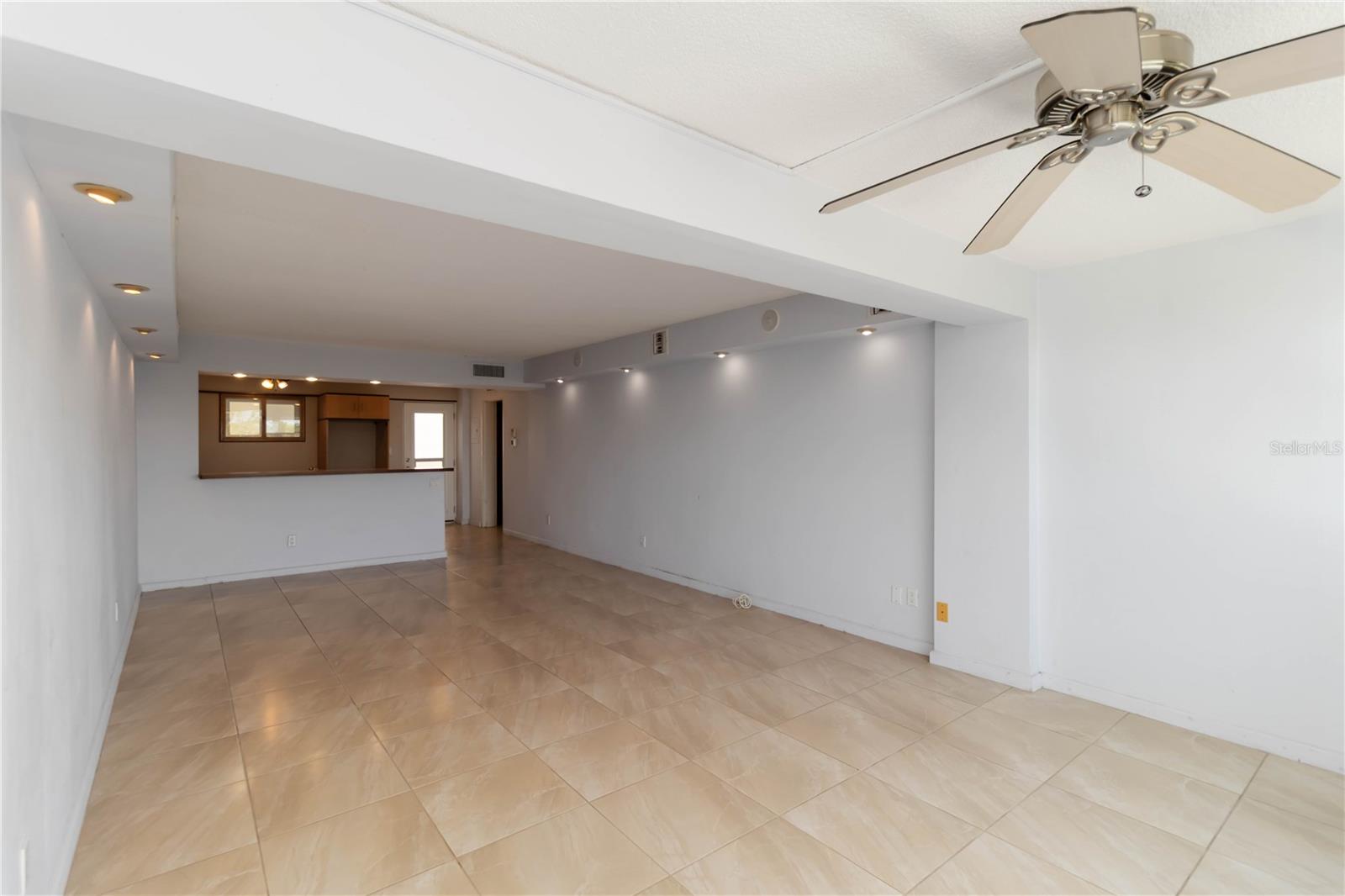 GULFSTREAM TOWERS - Residential