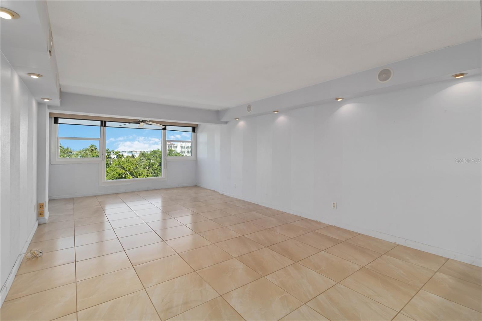 GULFSTREAM TOWERS - Residential