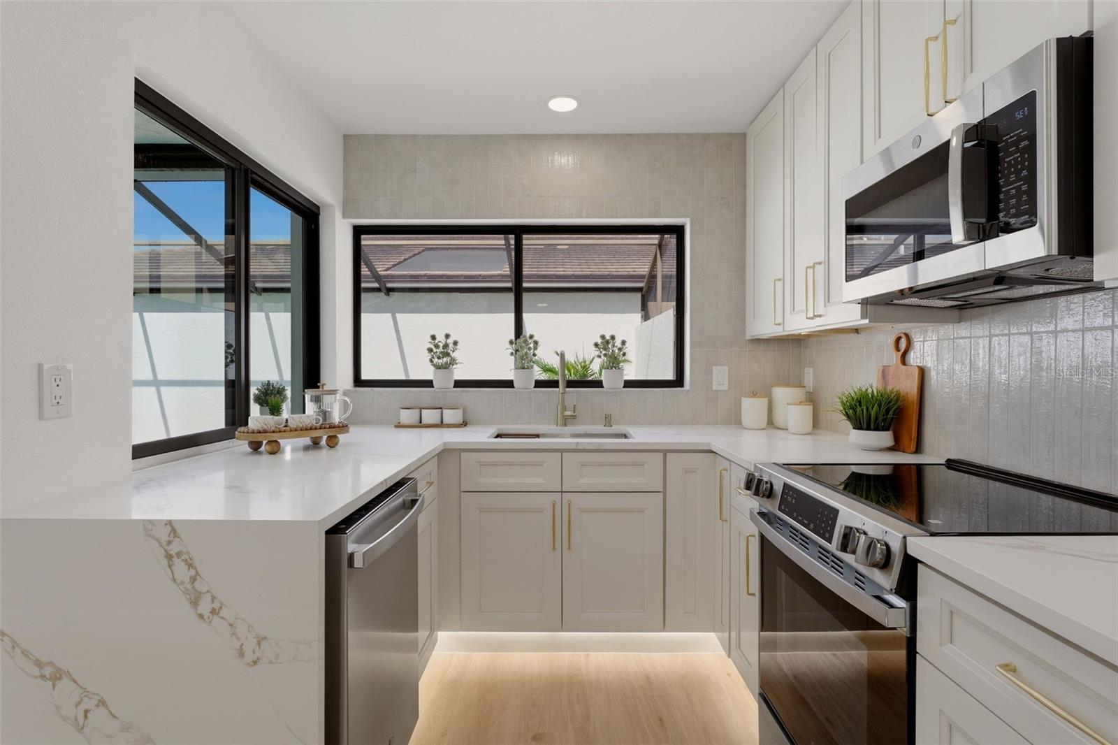 GLEN OAKS MANOR HOMES PH 2 - Residential