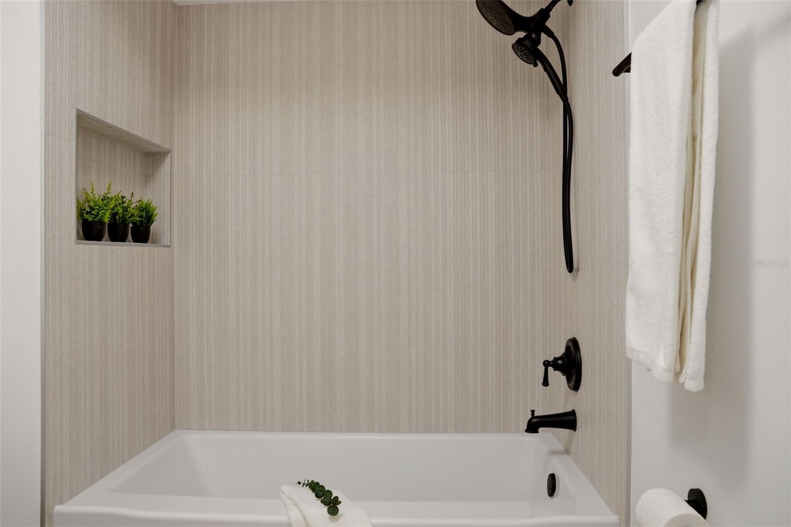GLEN OAKS MANOR HOMES PH 2 - Residential