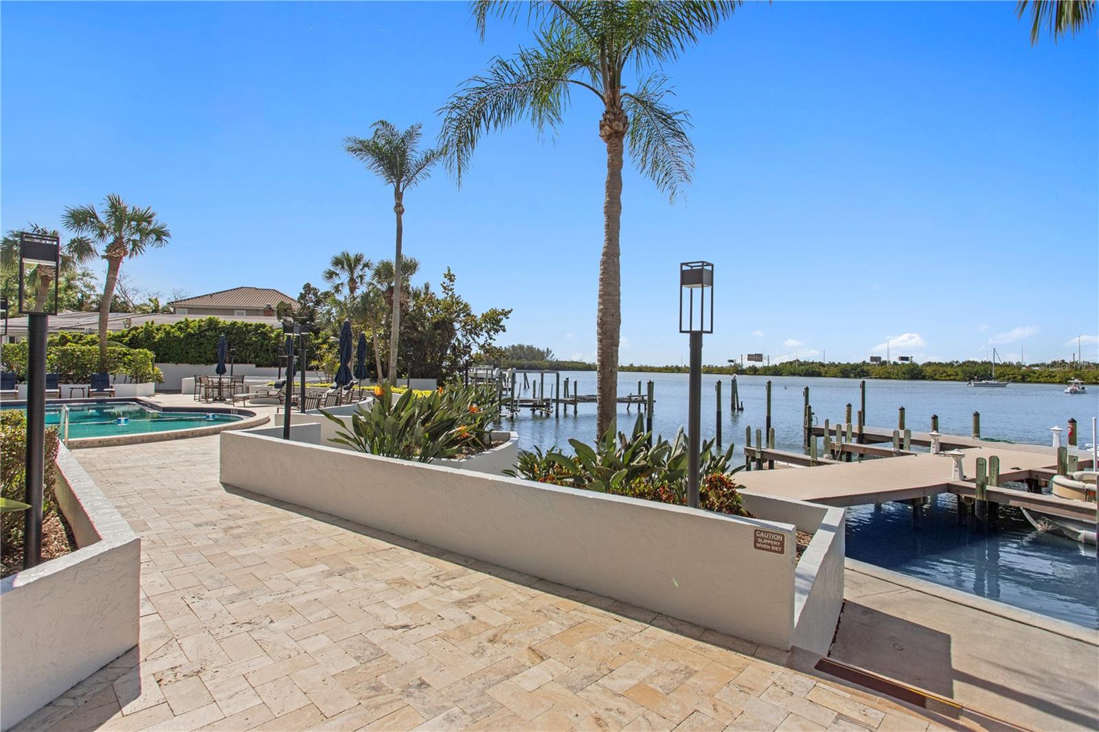 MARINER CONDO APTS - Residential