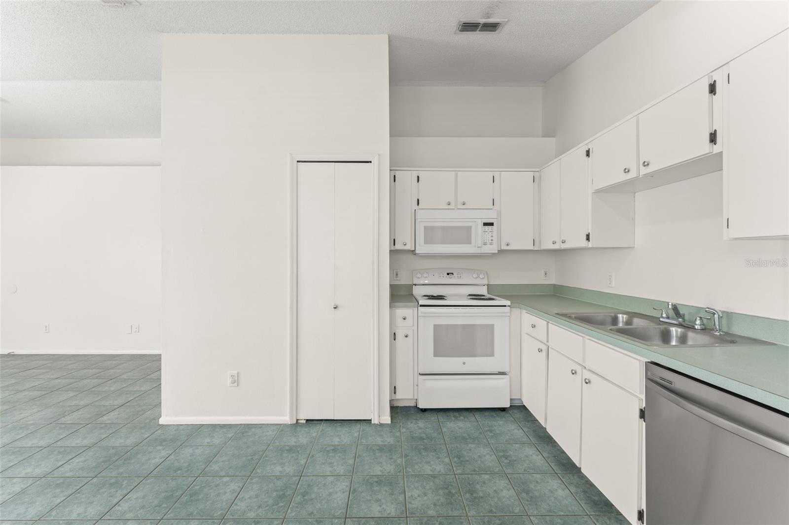 VILLAGE AT CURRY FORD WOODS - Residential