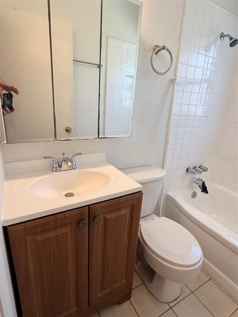 LAKEWOOD ESTATES SEC A - Residential Lease