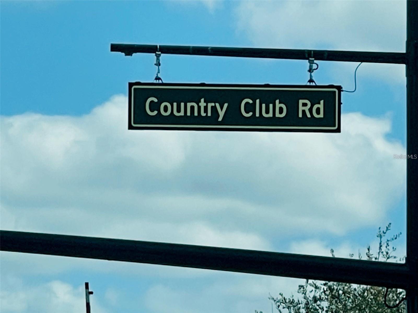 302 S COUNTRY CLUB