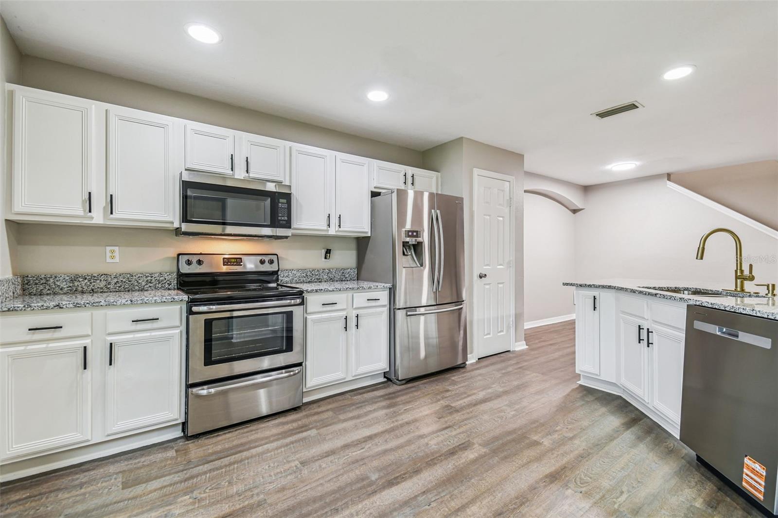 EDGEWATER AT LAKE BRANDON - Residential