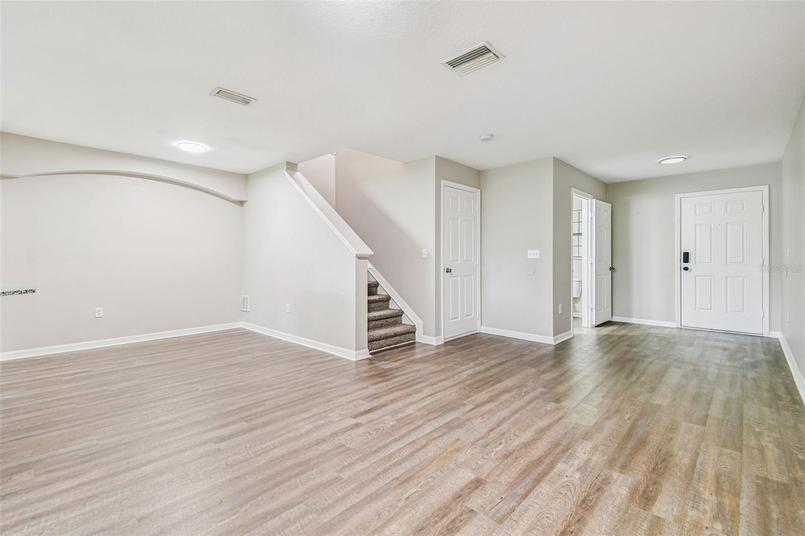 EDGEWATER AT LAKE BRANDON - Residential