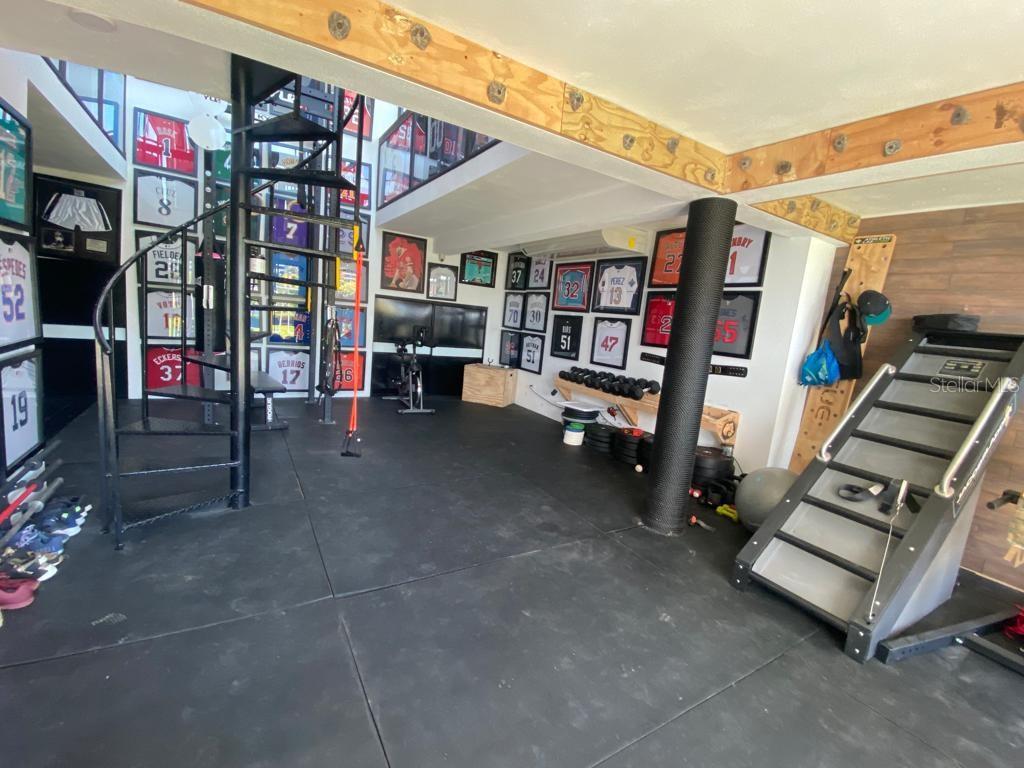 CAPARRA HILLS - Residential