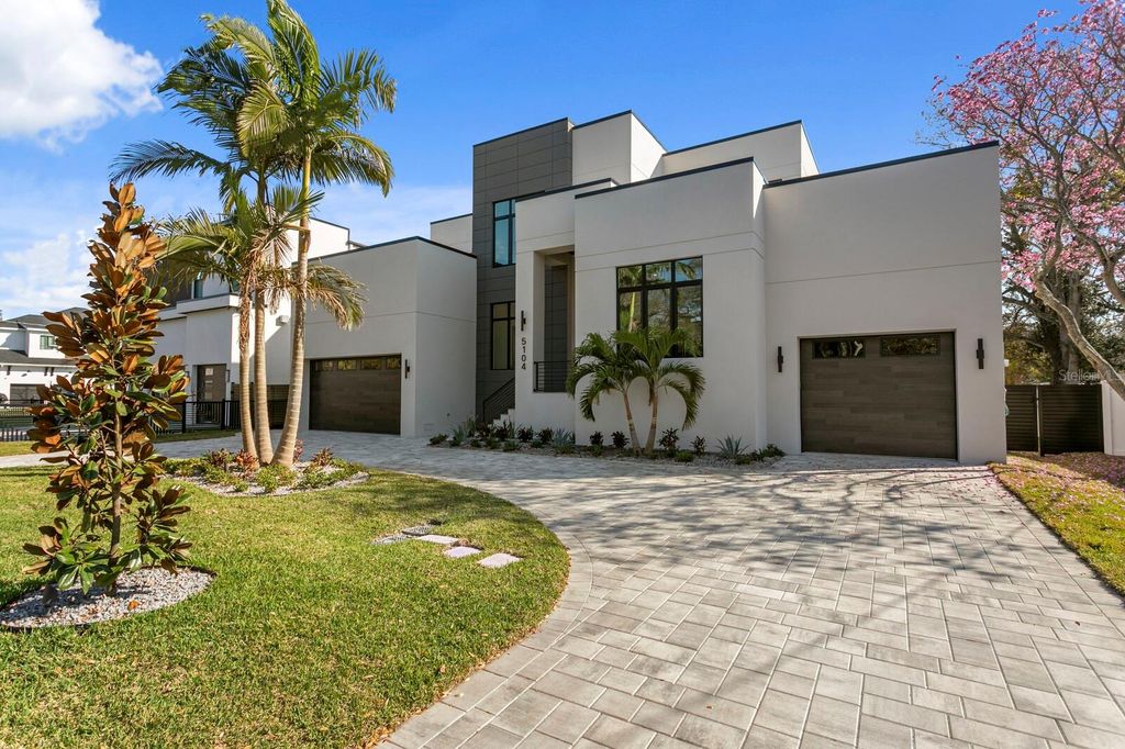 Photo of 5104 W Platt Street, Tampa, FL 33609 (MLS # TB8434265)