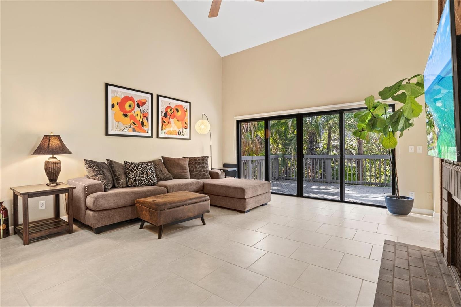 LANDINGS TREEHOUSE - Residential