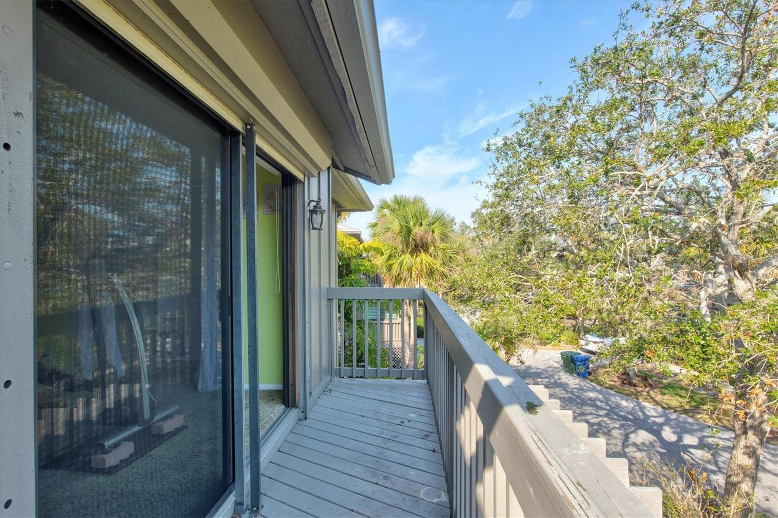 LANDINGS TREEHOUSE - Residential