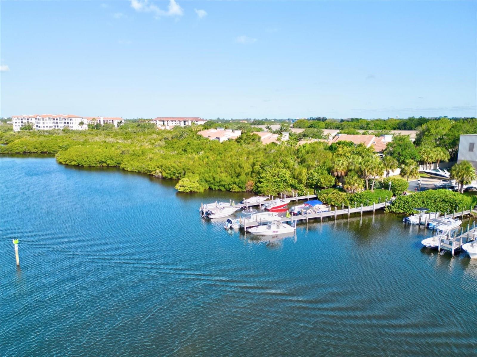 LANDINGS TREEHOUSE - Residential