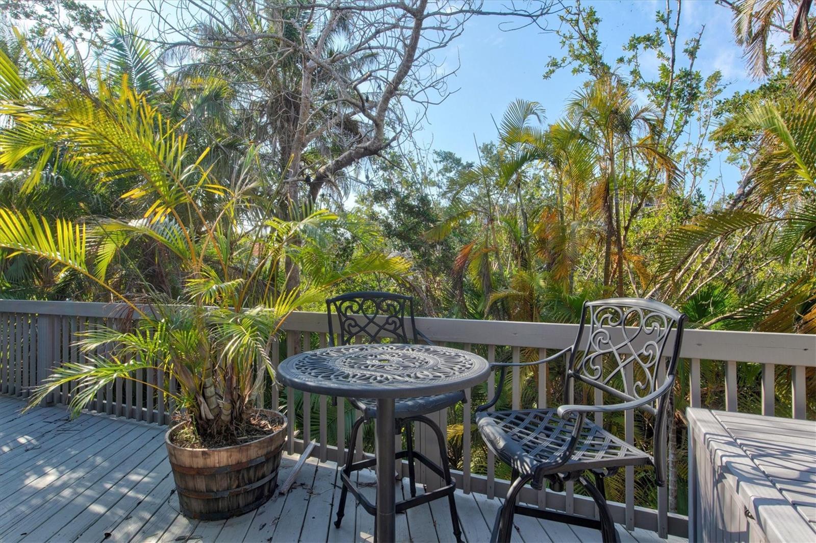 LANDINGS TREEHOUSE - Residential