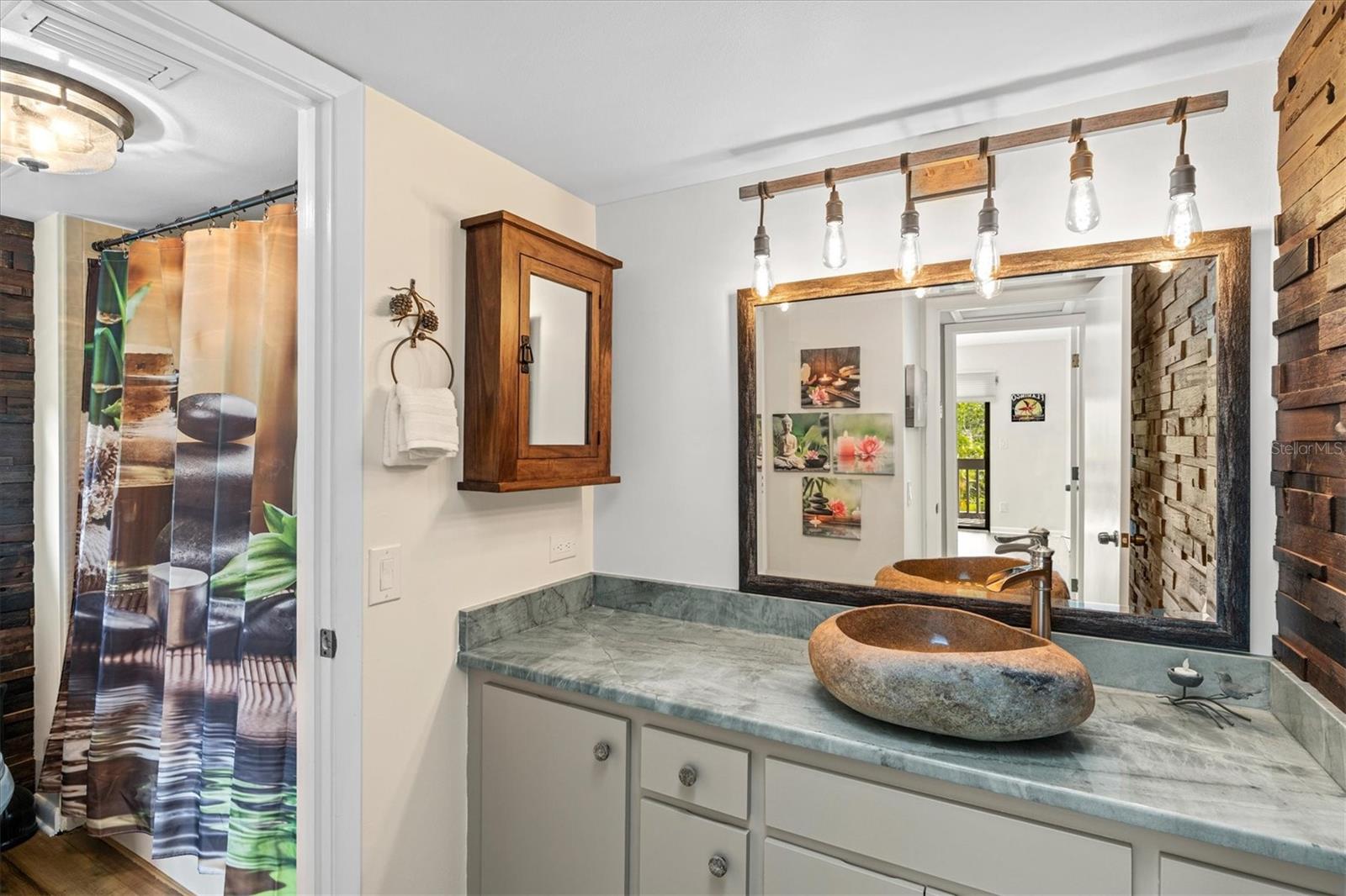 LANDINGS TREEHOUSE - Residential