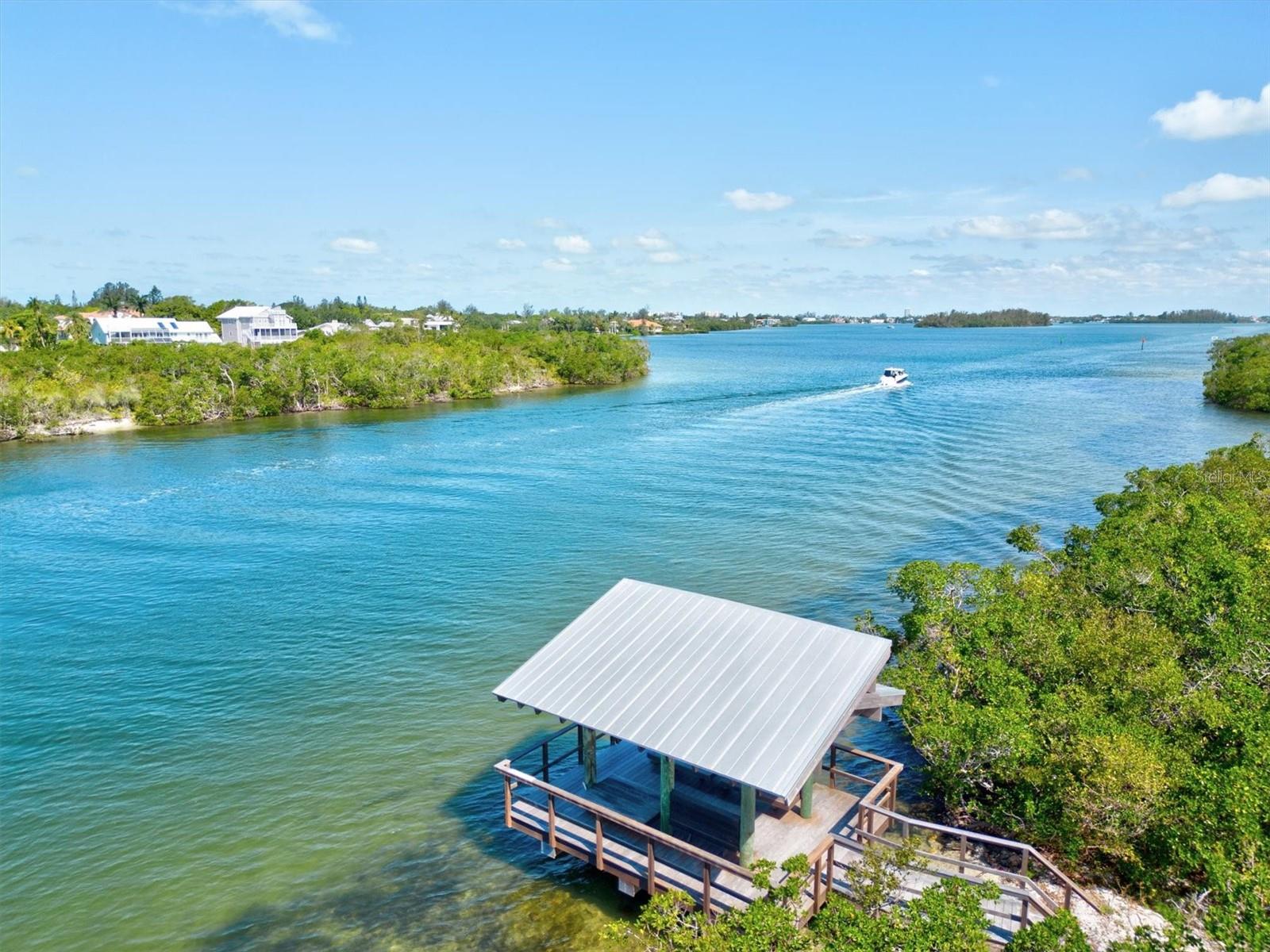 LANDINGS TREEHOUSE - Residential