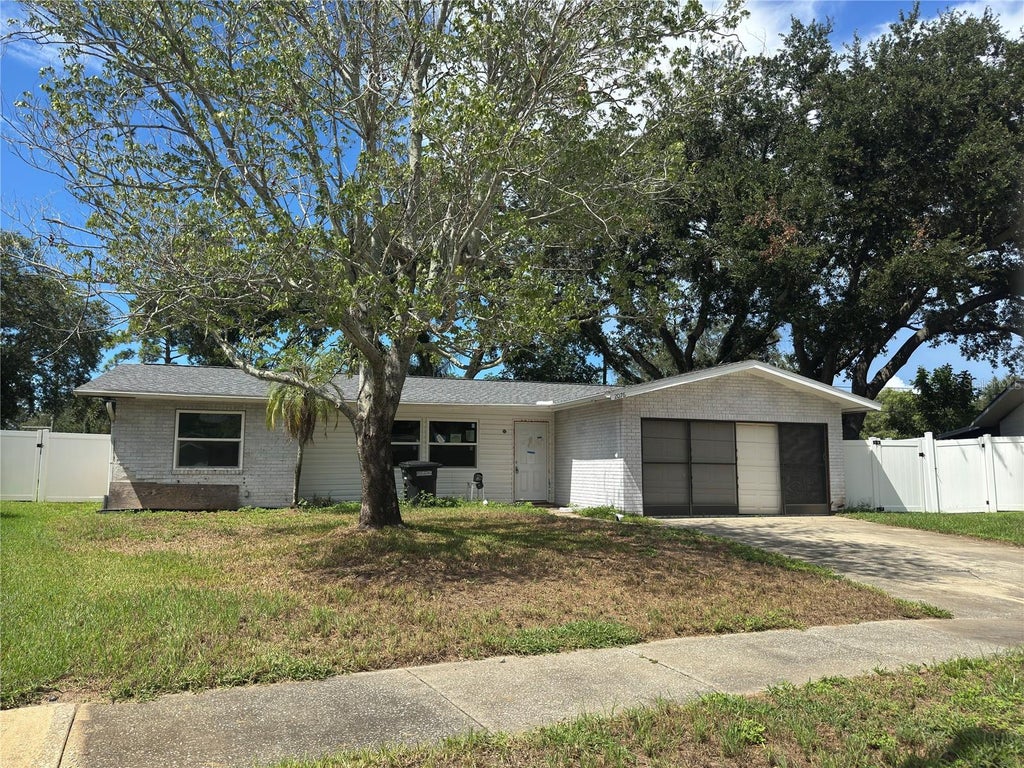 Photo of 2076 Butternut Circle W, Clearwater, FL 33763 (MLS # TB8549052)