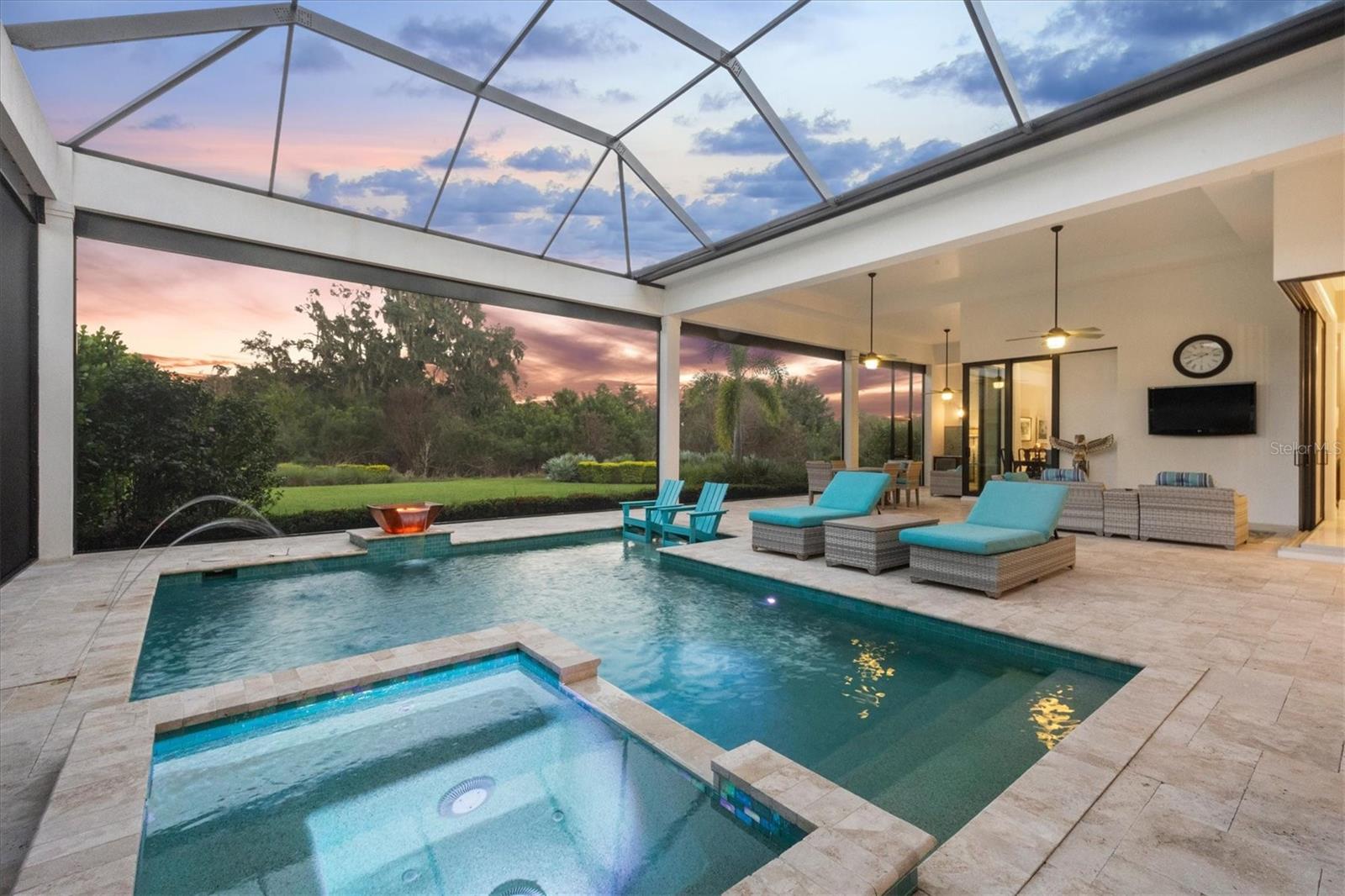 FOUNDERS CLUB - Residential