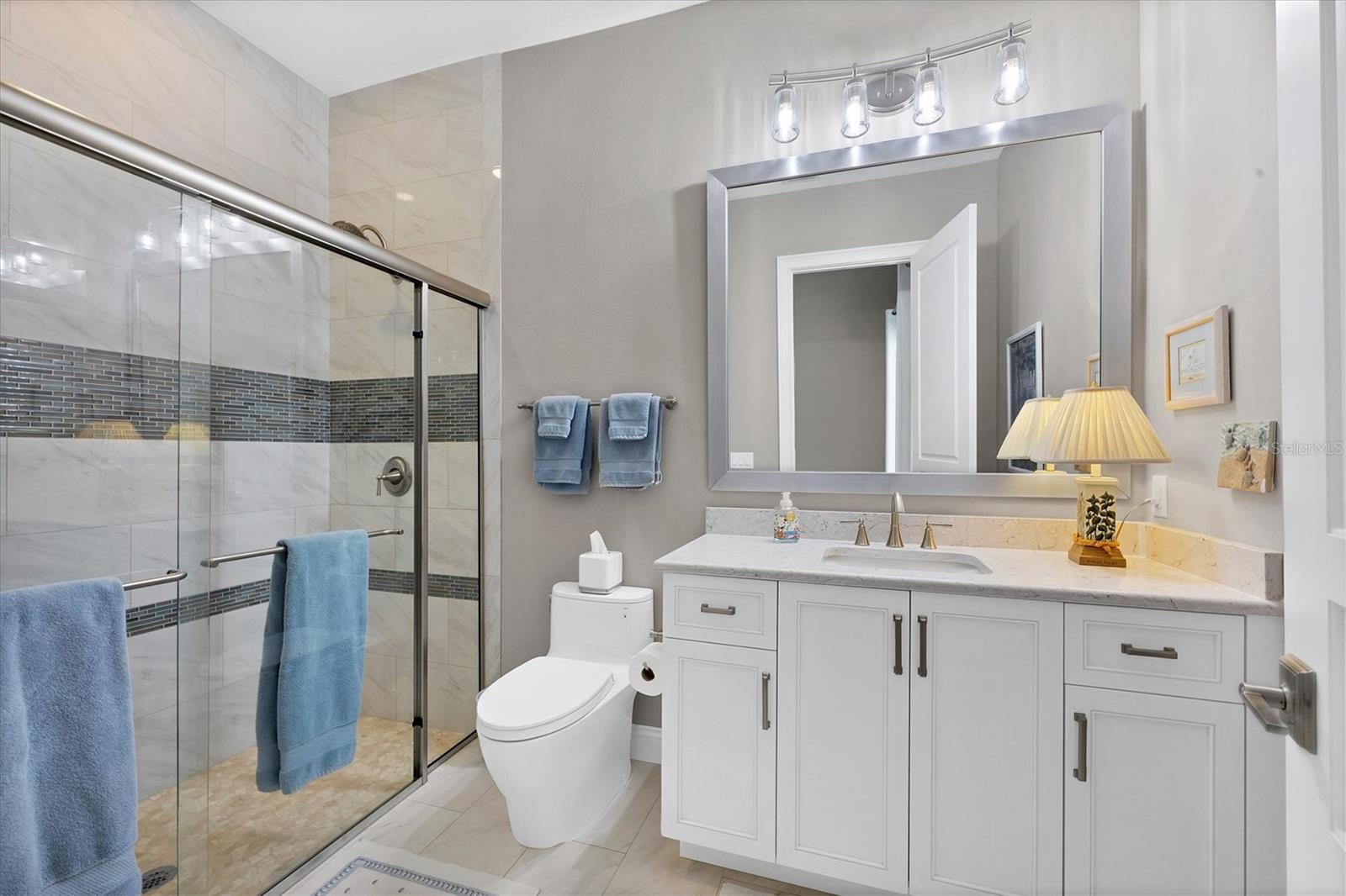 FOUNDERS CLUB - Residential