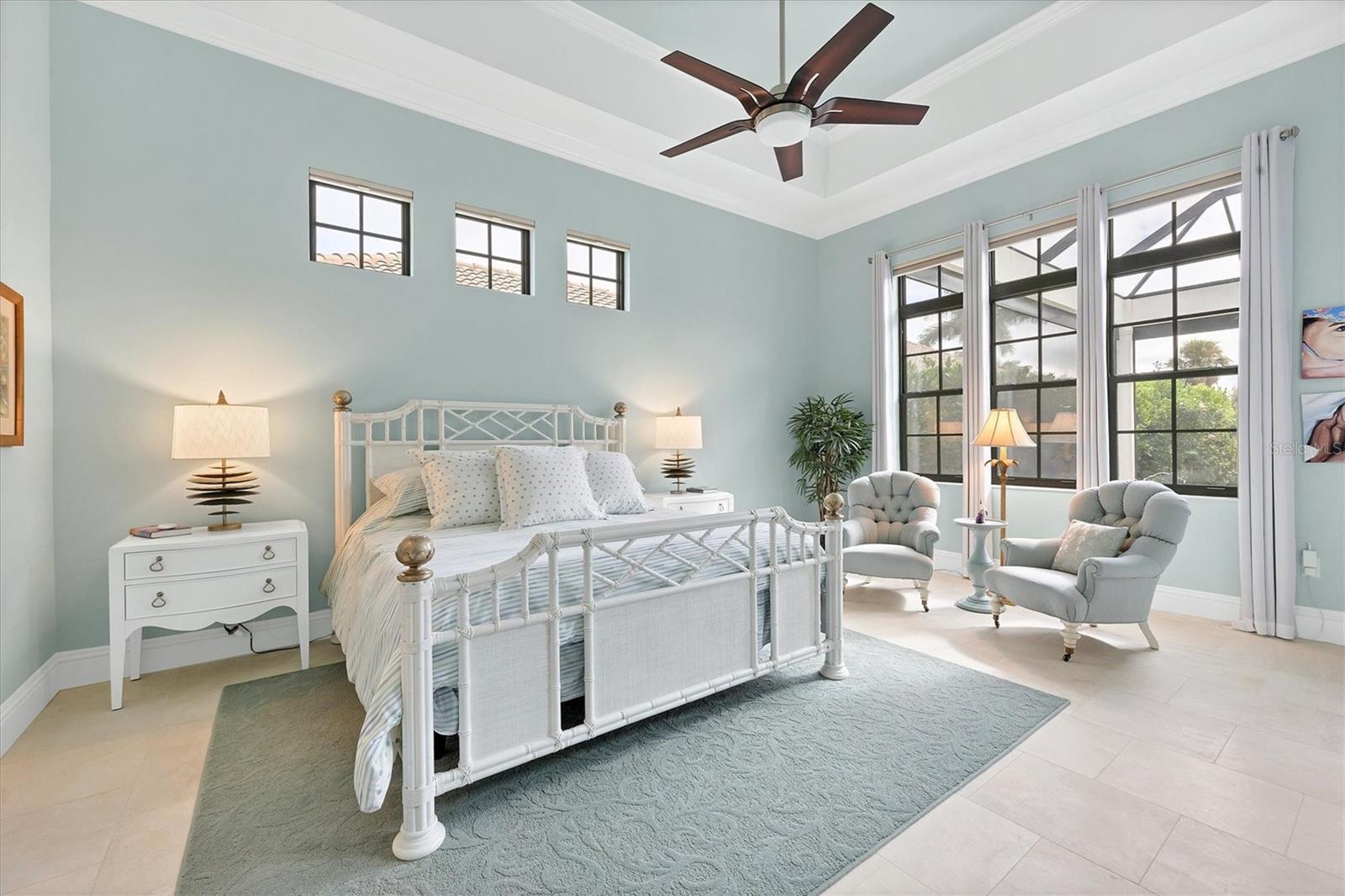 FOUNDERS CLUB - Residential