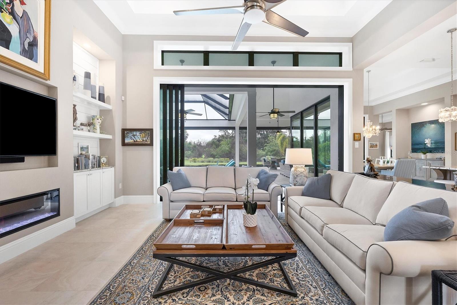 FOUNDERS CLUB - Residential